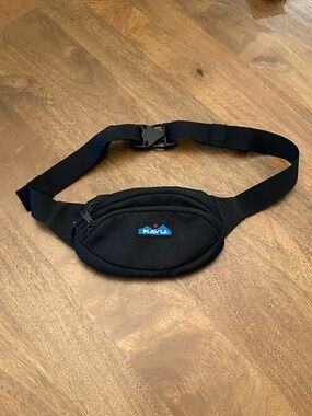 NWOT KAVU Spectator Belt Bag